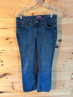 Wrangler Premium Patch Low Rise Jeans Size 5/6x32 Women's